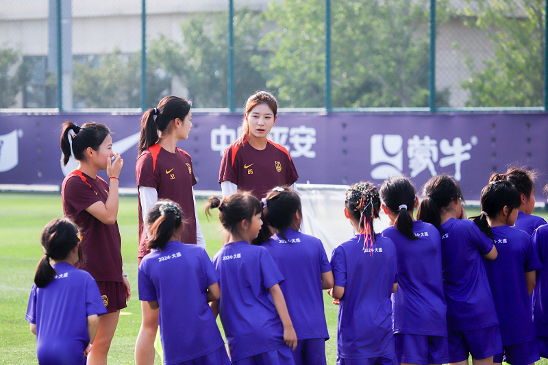 女足比赛球员受邀参加明星慈善赛，为公益助力