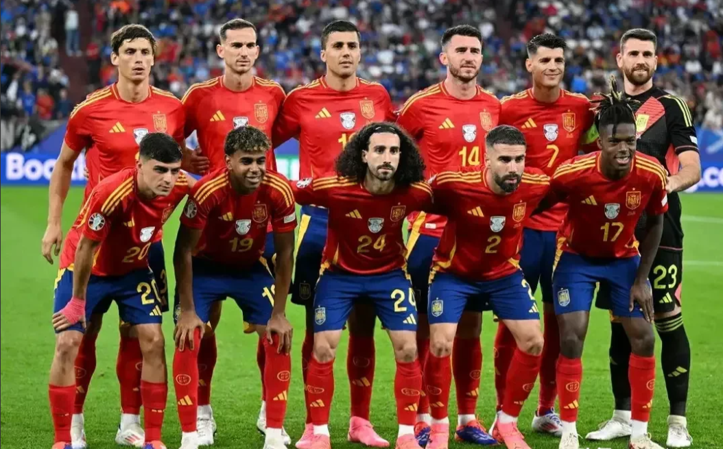 西班牙足球甲级联赛世界级巨星轮番上演(西班牙足球甲级联赛20202021年积分榜)