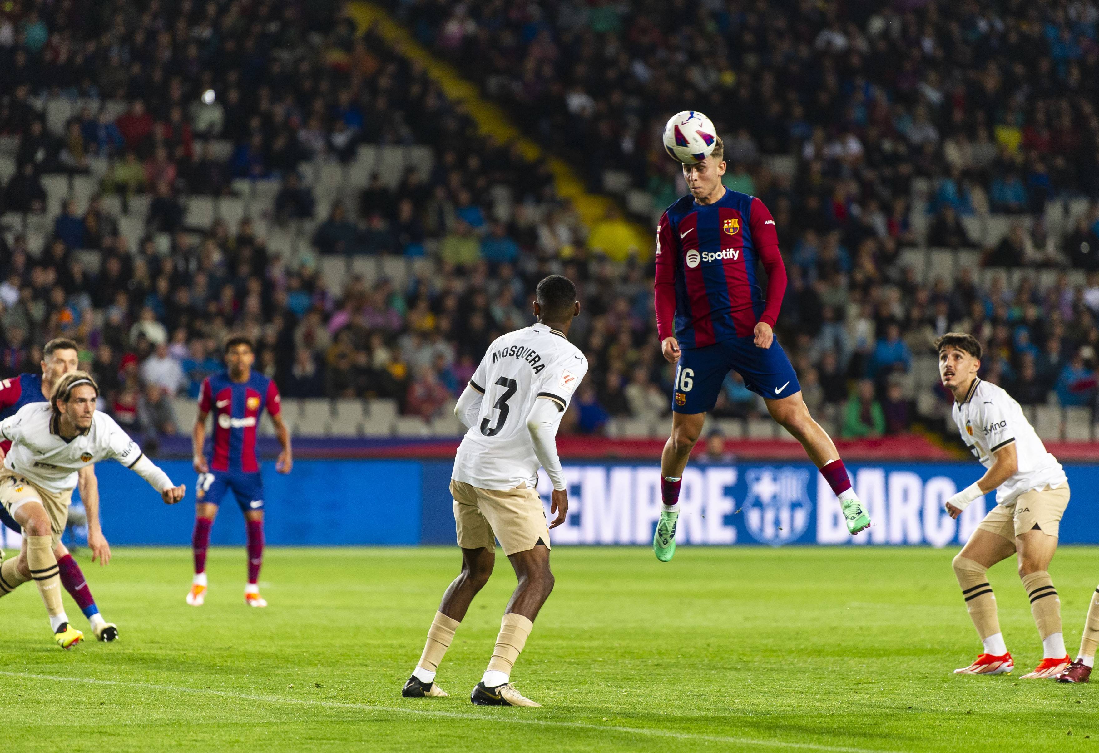 巴塞罗那中场球员接受采访展望未来比赛的简单介绍